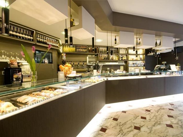 Attività commerciale in Vendita a Lucca, zona San Concordio Contrada, 250'000€, 90 m², arredato