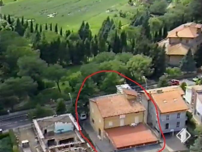 Casa Indipendente in Vendita a Marsciano, zona Cerqueto via XXIV Maggio 30, 260'000€, 550 m²