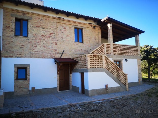 Rustico in Vendita a Collecorvino, zona Villa barberi, 220'000€, Circa 160 mq