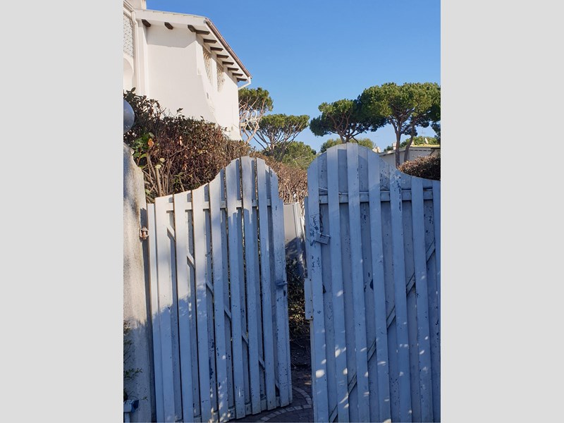 Villa in Vendita a Fiumicino, zona VIA CALAGONONE, 349'000€