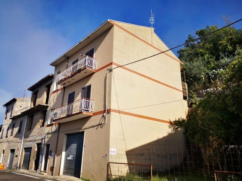 Casa Indipendente in Vendita a Castrocielo, zona via Roma, 74'000€, 200 m²