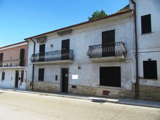 Casa Indipendente in Vendita a Roccasecca, zona via S. Maria Nuova, 105'000€, 130 m²