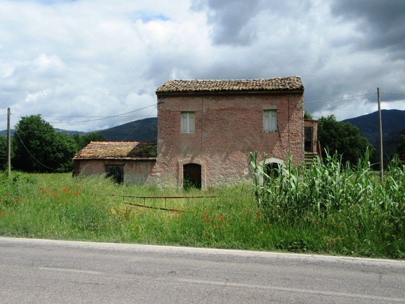 Casale in Vendita a Roccasecca, zona via Casilina, 100 m²