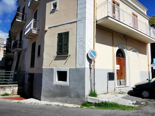 Appartamento in Vendita a Roccasecca, zona via Roma, 65'000€, 80 m²