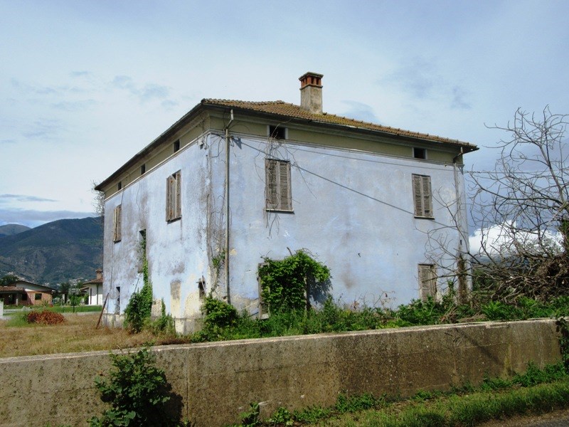 Casale in Vendita a Castrocielo, zona via Latina II, 300 m²
