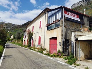 Casale in Vendita a Roccasecca, zona Caprile, 99'000€, 250 m²