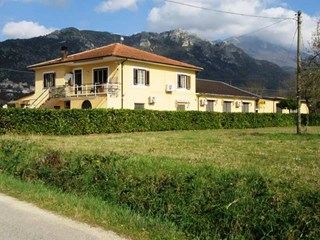 Casa Indipendente in Vendita a Roccasecca, zona via Querceto, 260'000€, 400 m²