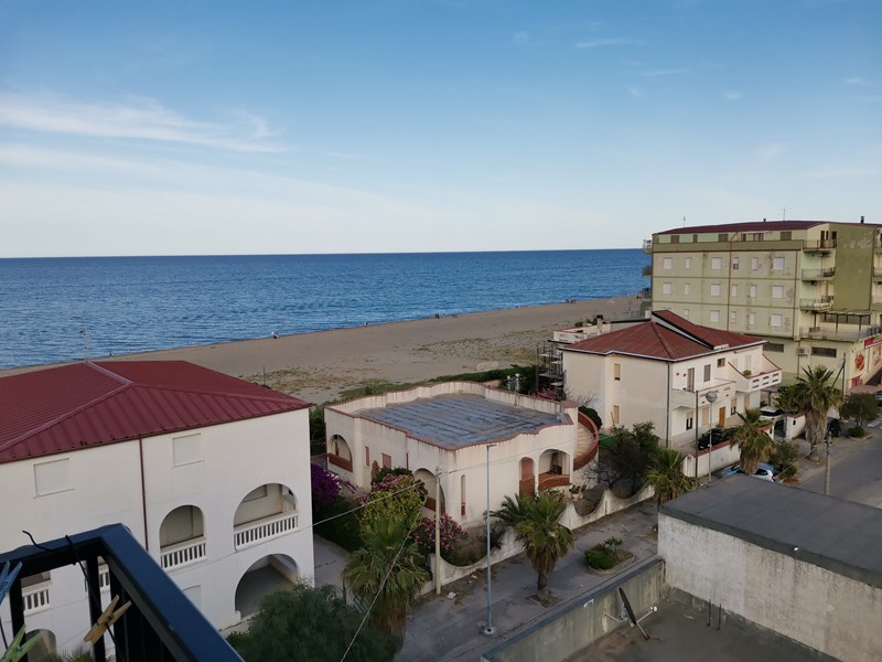 Appartamento in Affitto a Strongoli, zona Località 16, 60 m², arredato