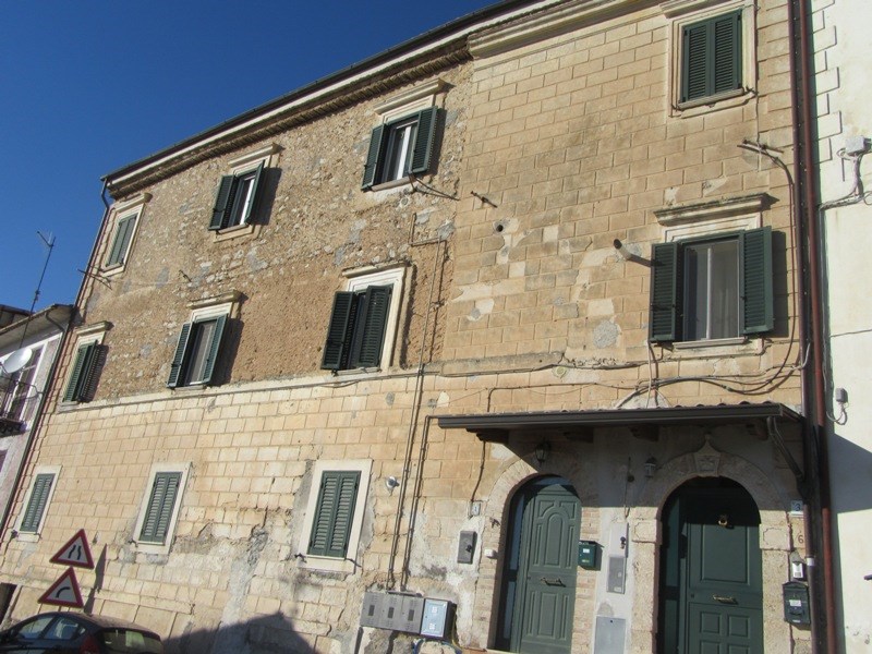 Appartamento in Vendita a Roccasecca, zona Castello, 75'000€, 90 m²