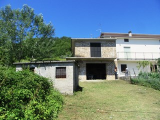 Casa Indipendente in Vendita a Santopadre, zona via Cerreto, 53'000€, 180 m²