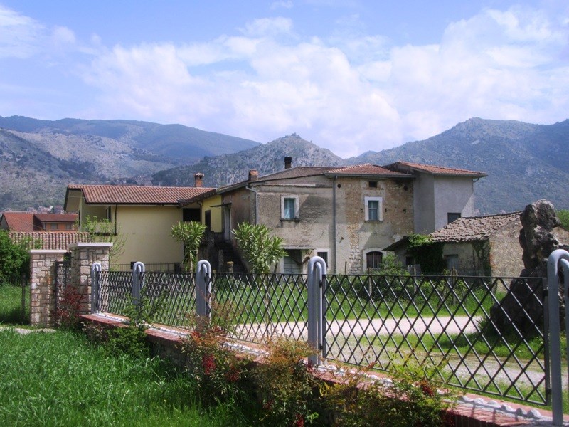 Casale in Vendita a Roccasecca, zona via Montello, 55'000€, 160 m²