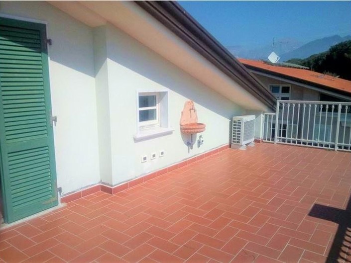 Attico in Vendita a Massa, zona Marina di Massa, 149'000€, 55 m², arredato