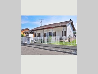 Villa in Vendita a Mortara, 170'000€, 1000 m²