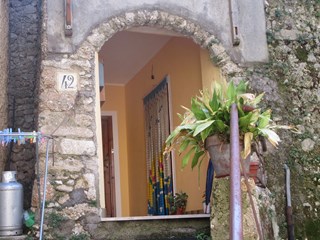 Appartamento in Vendita a Colle San Magno, zona via Epicuro, 25'000€, 80 m²