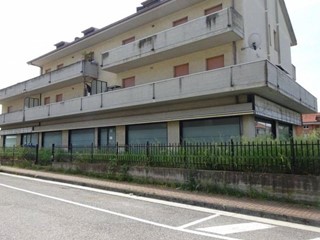 Immobile commerciale in Vendita a Colli del Tronto, 708'000€, 2100 m²