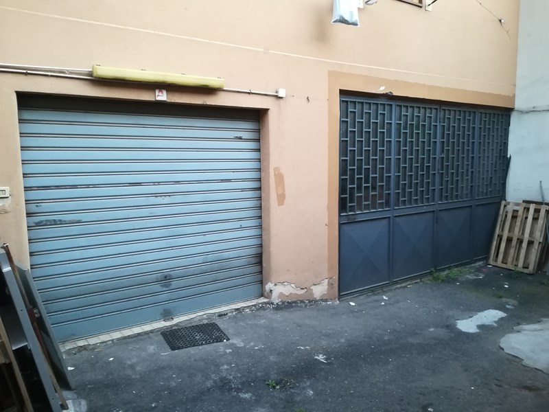 Magazzino in Affitto a Catania, zona Canalicchio, 1'000€, 320 m²