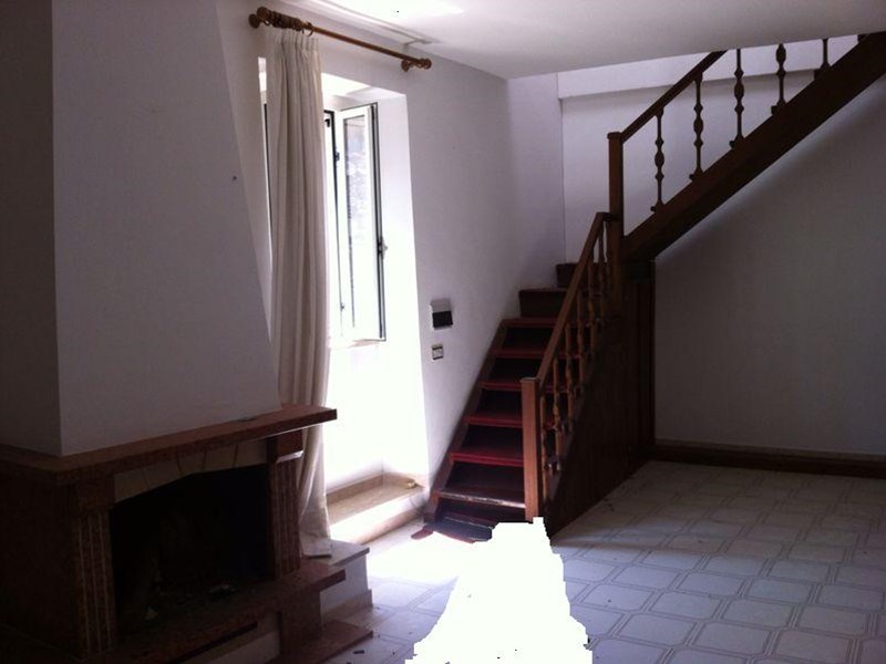 Appartamento in Vendita a Colle San Magno, zona via Roma, 25'000€, 60 m²