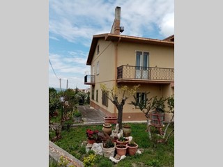 Casa Semi Indipendente in Vendita a Gessopalena, 125'000€, 200 m²