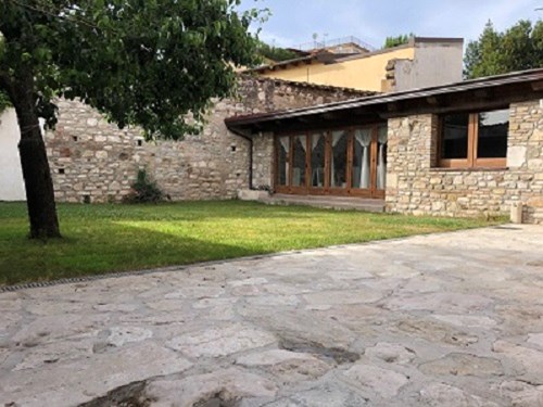 Casa Indipendente in Vendita a Benevento, zona centro, 600'000€, 700 m²