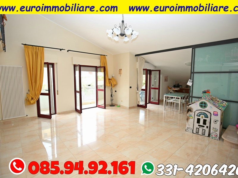 Appartamento in Vendita a Teramo, zona Casoli di Atri, 85'000€, 120 m²