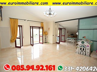 Appartamento in Vendita a Teramo, zona Casoli di Atri, 85'000€, 120 m²