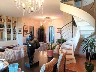 Appartamento in Vendita a Torino, zona Campidoglio, 550'000€, 230 m²