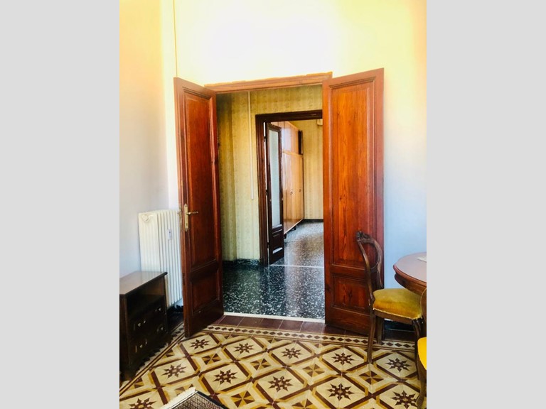 Appartamento in Vendita a La Spezia, zona PORTO, 230'000&euro;, 150 m²