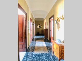 Appartamento in Vendita a La Spezia, zona PORTO, 230'000&euro;, 150 m²