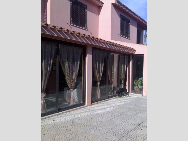 Villa in Vendita a Capoterra, 400'000€, 280 m²