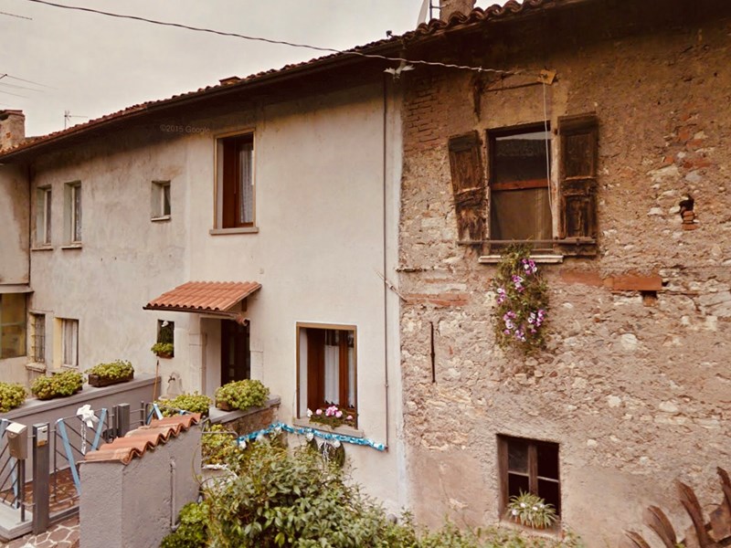 Appartamento in Vendita a Brescia, zona Via Chioderolo, 82'000€, 145 m²