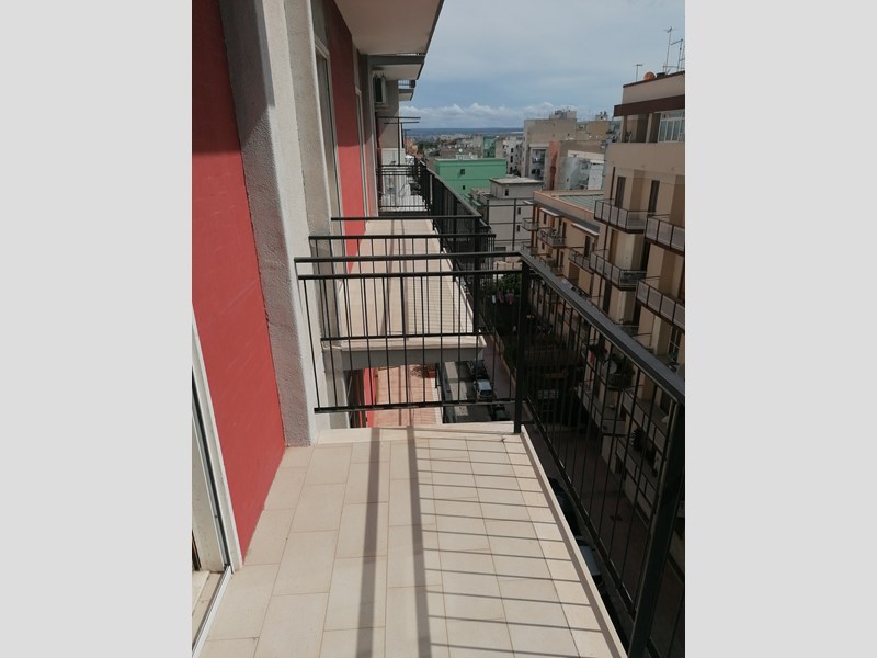 Appartamento in Vendita a Taranto, zona via Pola angolo via Plateja, 100'000€, 100 m²