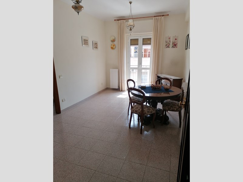 Appartamento in Vendita a Taranto, zona via Pola angolo via Plateja, 100'000€, 100 m²