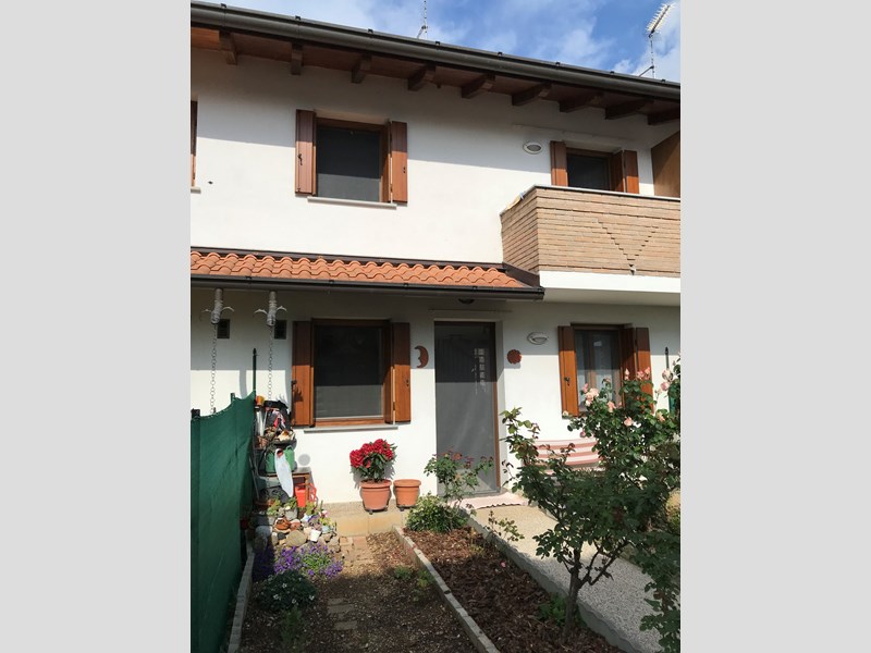 Villetta a schiera in Vendita a Campoformido, zona Basaldella , 135'000€
