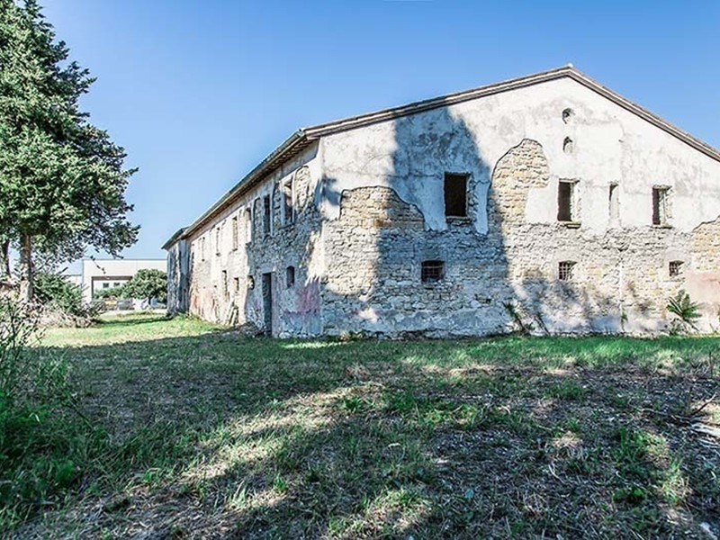 Casa Indipendente in Vendita a Fossombrone, zona Ghilardino, 295'000€, 1000 m²