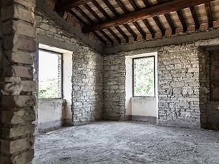 Casa Indipendente in Vendita a Fossombrone, zona Ghilardino, 295'000€, 1000 m²