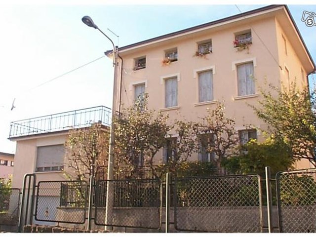 Casa Indipendente in Vendita a Belluno, zona Via Maraga , 300'000€, 280 m², arredato, con Box