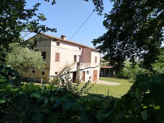 Rustico in Vendita a Cingoli, zona Lipparelli, 150'000&euro;, 400 m²