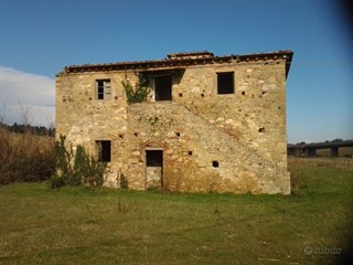 Casale in Vendita a Fauglia, 350'000€, 450 m²