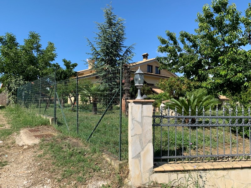 Casa Indipendente in Vendita a Collecorvino, 310'000€, 410 m², con Box