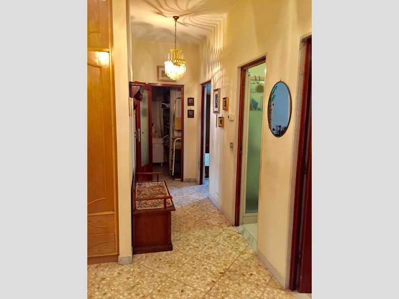 Quadrilocale in Vendita a Bari, zona Picone, 240'000€, 120 m²