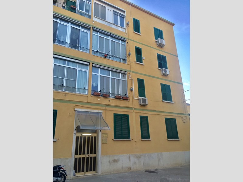 Trilocale in Vendita a Bari, zona stanic, 100'000€, 90 m²