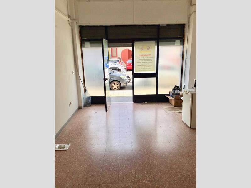 Immobile commerciale in Affitto a Bari, zona picone, 1'300€, 270 m²