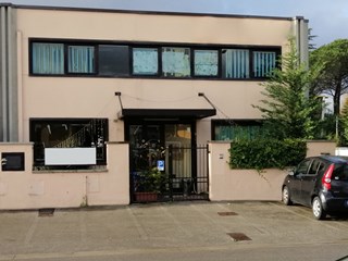 Capannone in Affitto a Buggiano, zona borgo a buggiano, via benedetto croce 2, 1'700€