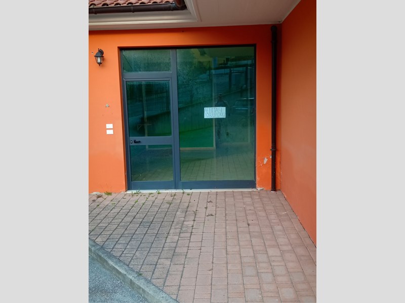 Immobile commerciale in Affitto a Penne, zona Via Dei Sartori, 400€, 30 m²
