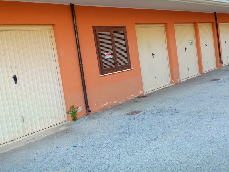 Box in Affitto a Penne, zona Via Dei Sartori n.2, 150&euro;, 25 m²