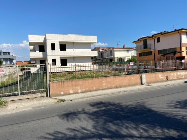 Attività commerciale in Affitto a Pomigliano d'Arco, 700 m²