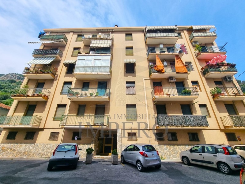 Trilocale in Vendita a Ventimiglia, zona Vicinanze centro, 125'000€, 60 m²