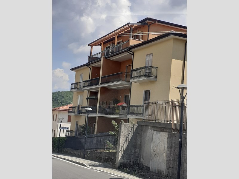 Appartamento in Vendita a Castrolibero, zona Andreotta, 150'000€, 135 m²