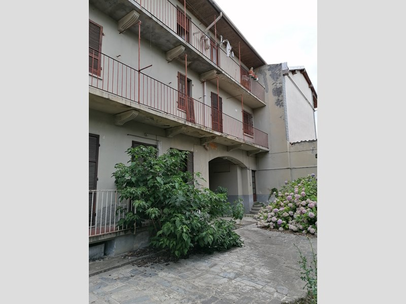 Rustico in Vendita a Romagnano Sesia, zona Val sesia , 100'000€, 200 m², arredato
