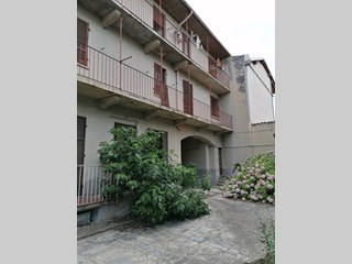 Rustico in Vendita a Romagnano Sesia, zona Val sesia , 100'000€, 200 m², arredato